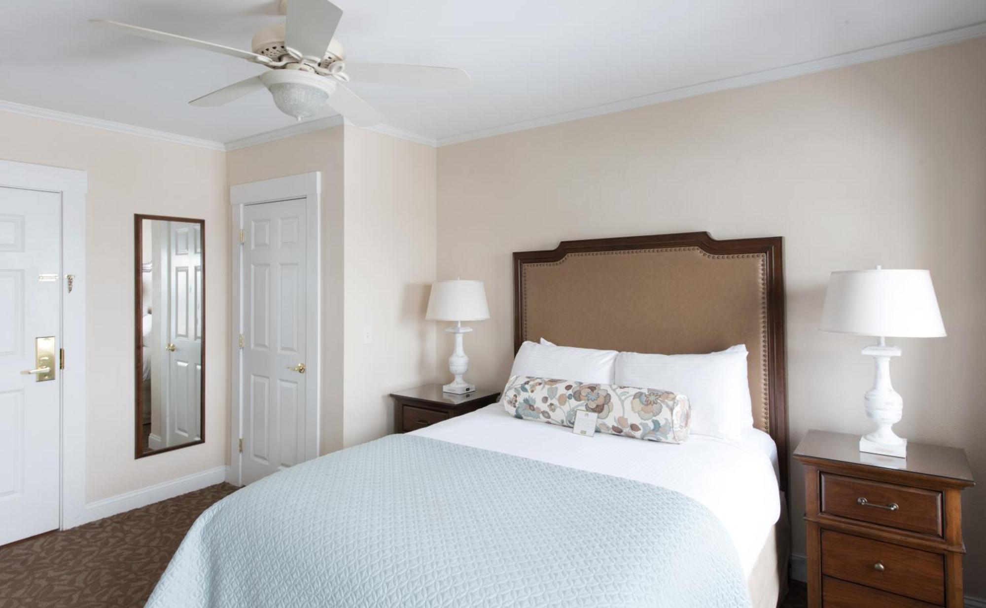 Classic Queen Room
